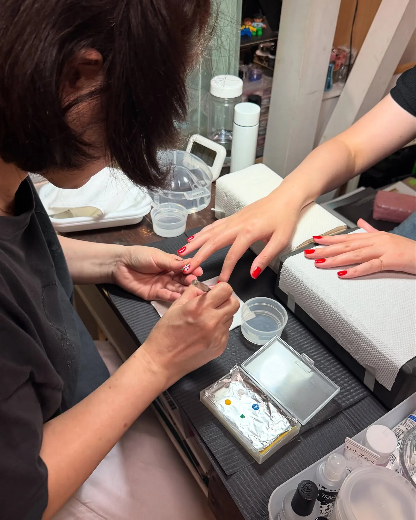 ネイリストを目指して頑張る生徒さんのレッスンの様子をご紹介💅...